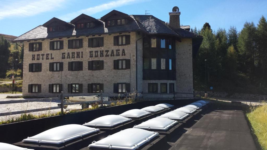 Hotel Garni Gonzaga Canazei Exterior photo